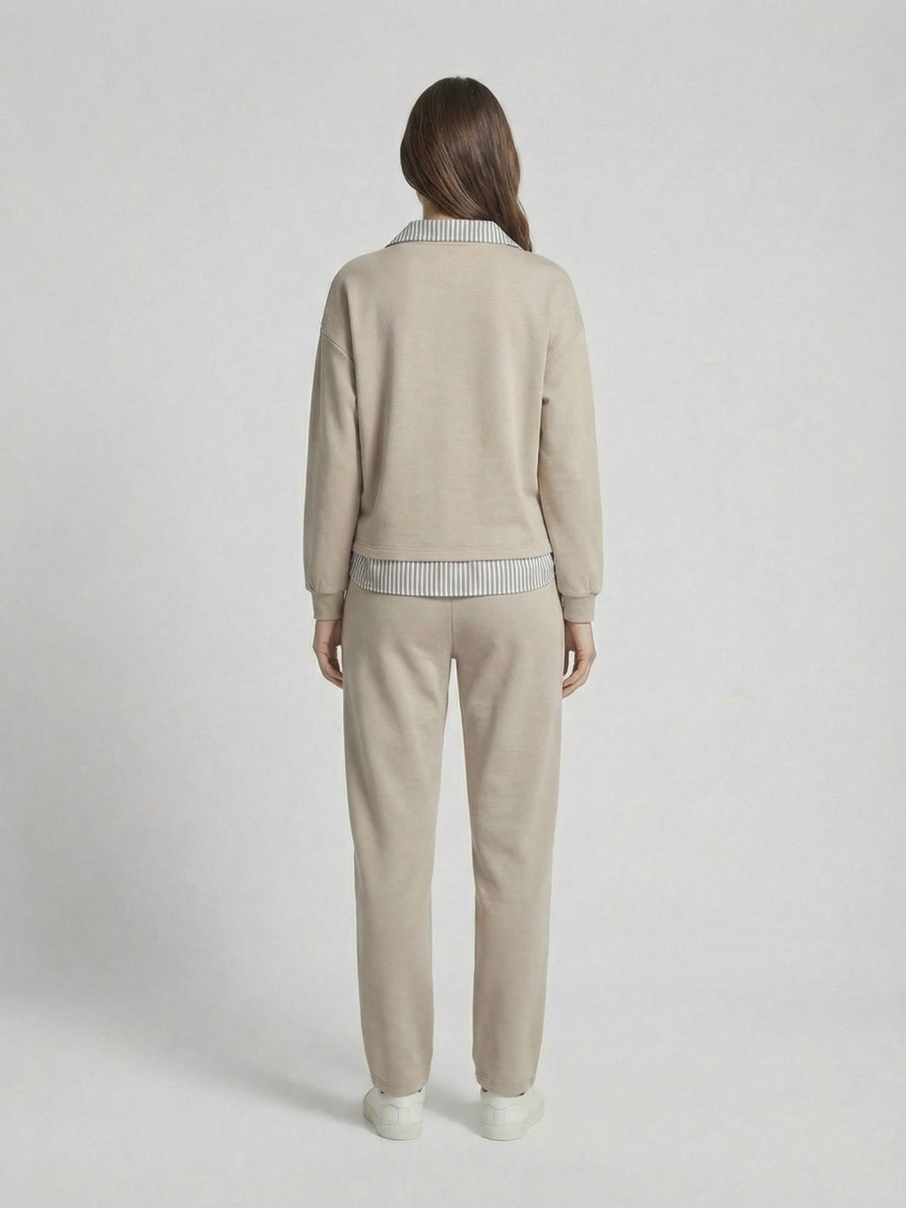 Dámský komplet Marvella – zadní pohled